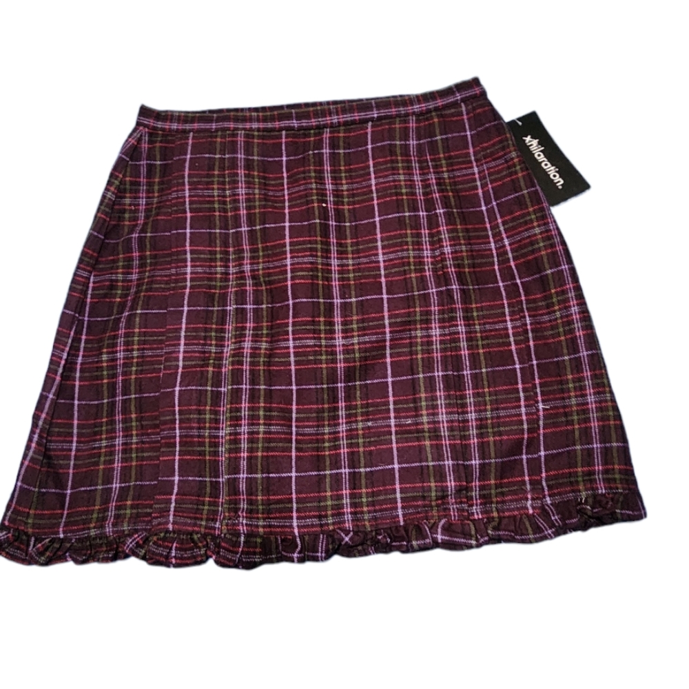 Xhilaration Junior's brown plaid skirt with small ruffle
